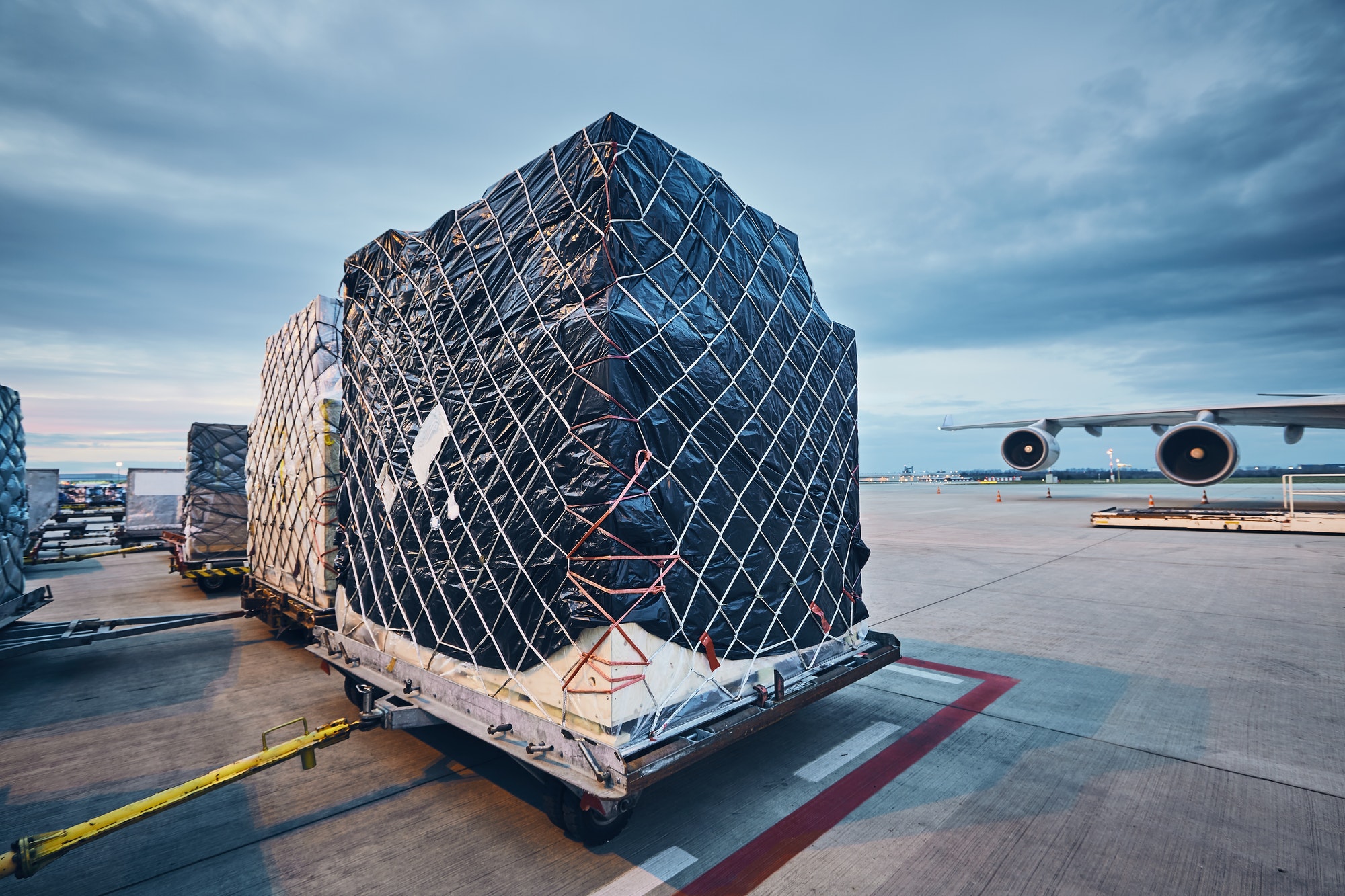 Loading cargo to airplane
